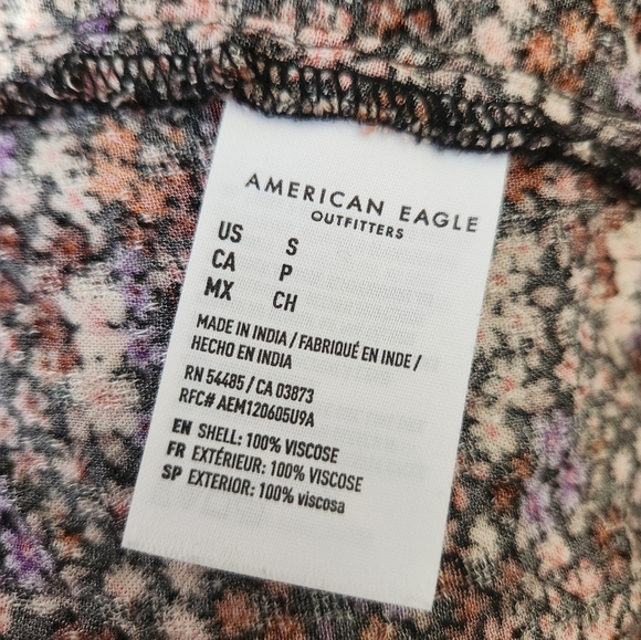 Blouse - floral ‼️ (3/$25) - Picture 5 of 5